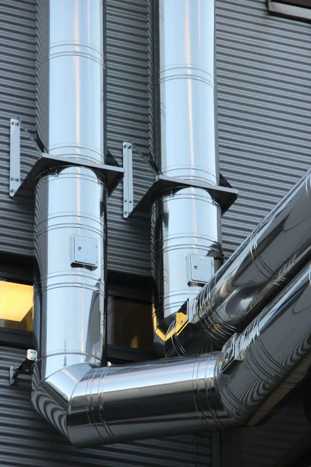 Conduits inox en façade